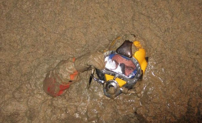 poo diver