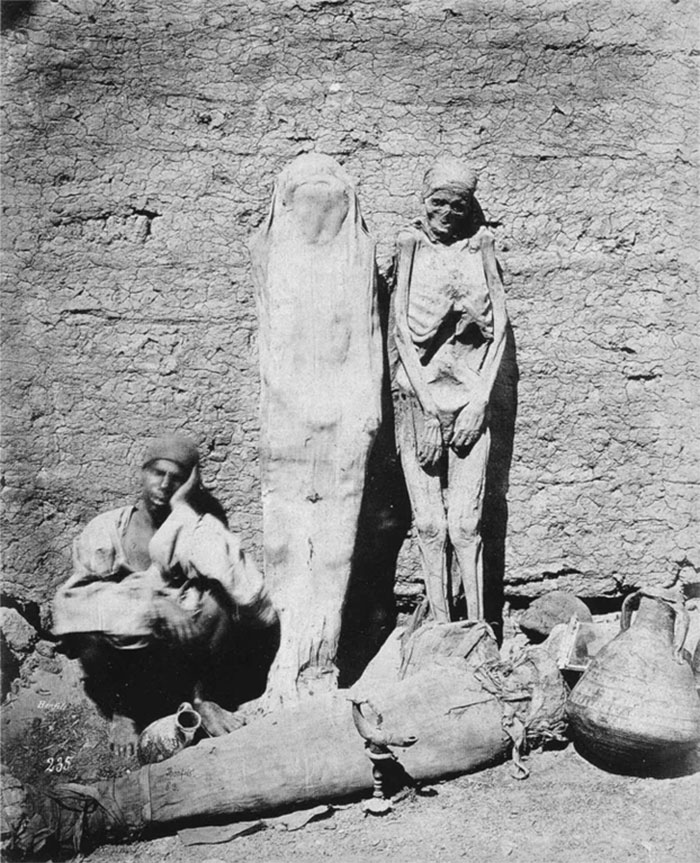 street vendor selling mummies